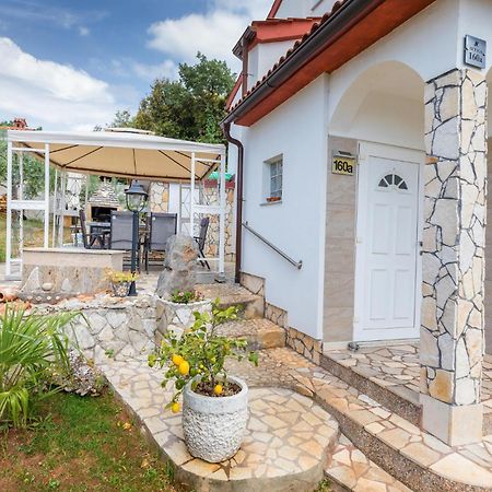 Beautiful Apartment In Barbariga With Kitchen Bagian luar foto