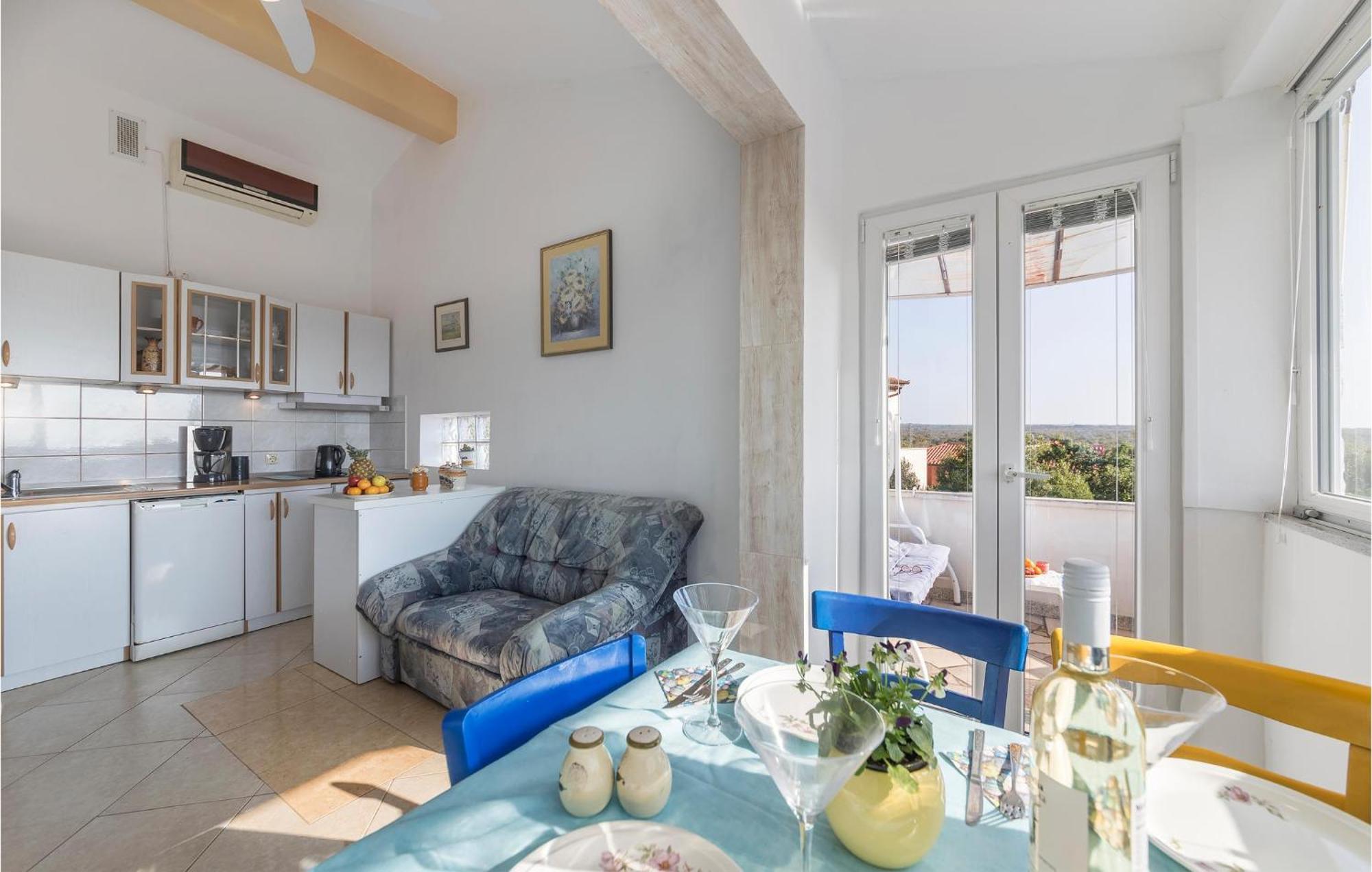 Beautiful Apartment In Barbariga With Kitchen Bagian luar foto