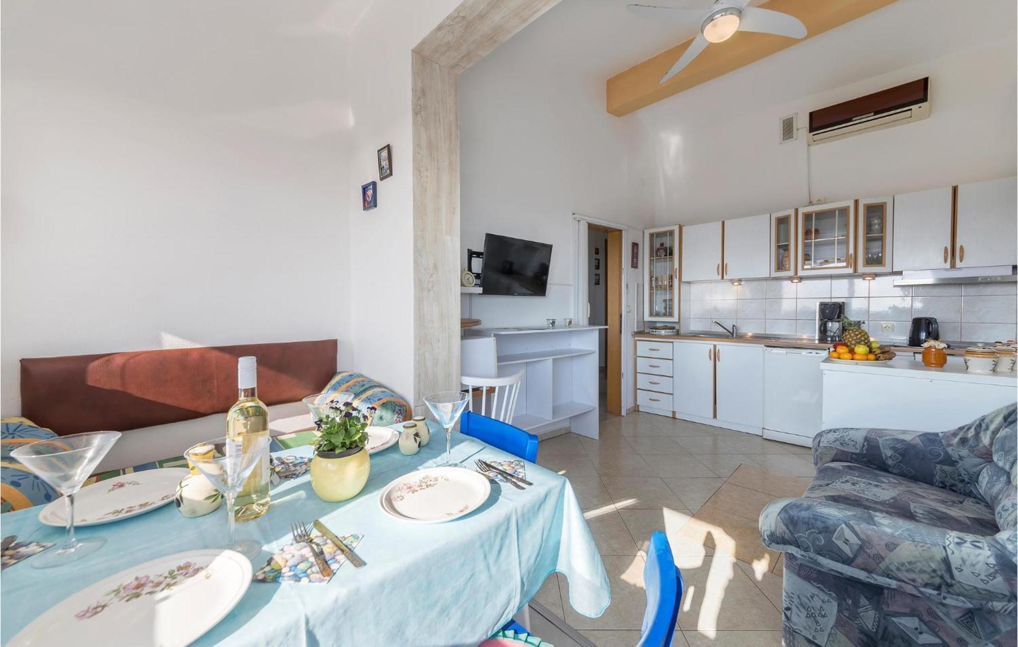 Beautiful Apartment In Barbariga With Kitchen Bagian luar foto
