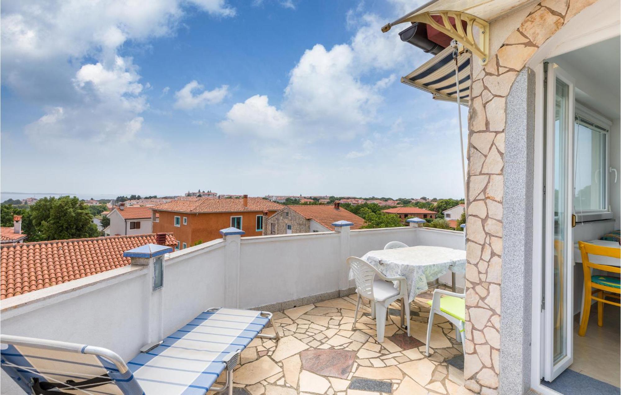 Beautiful Apartment In Barbariga With Kitchen Bagian luar foto