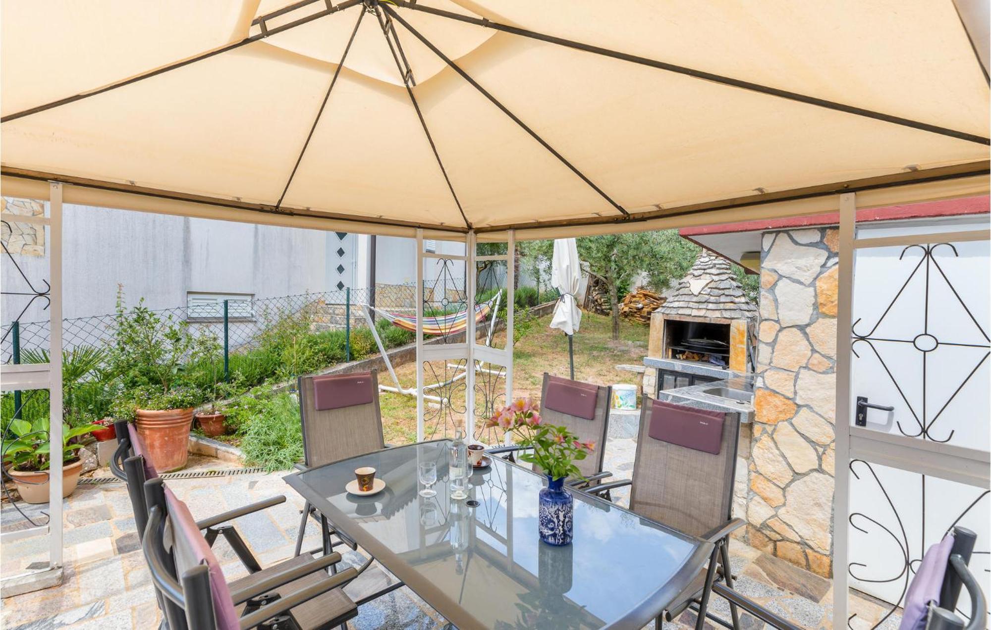 Beautiful Apartment In Barbariga With Kitchen Bagian luar foto