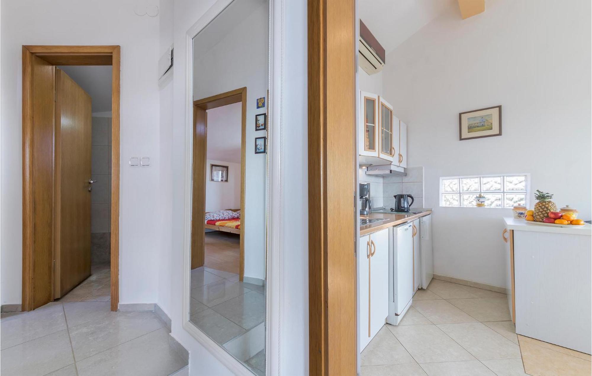 Beautiful Apartment In Barbariga With Kitchen Bagian luar foto