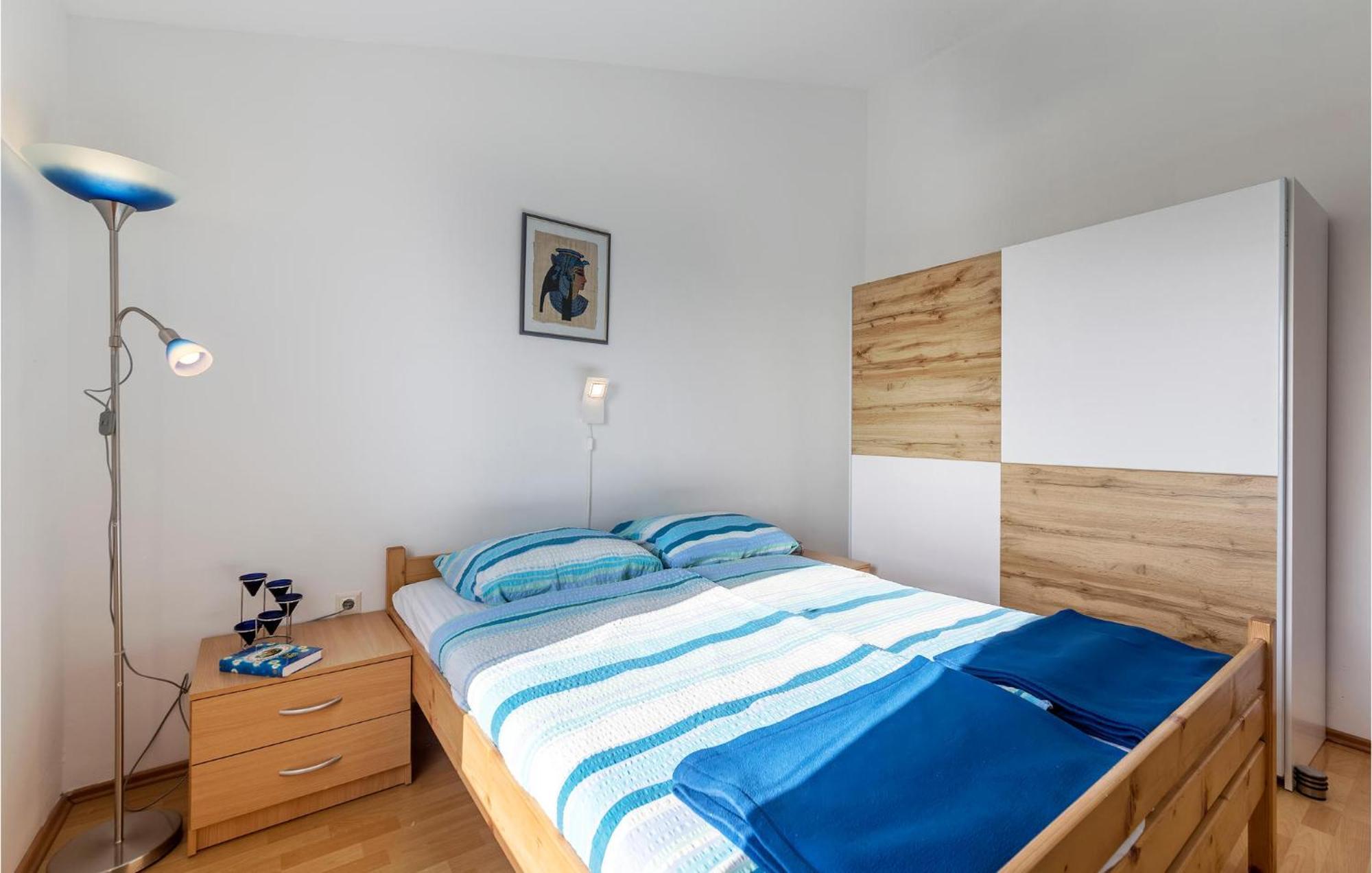 Beautiful Apartment In Barbariga With Kitchen Bagian luar foto