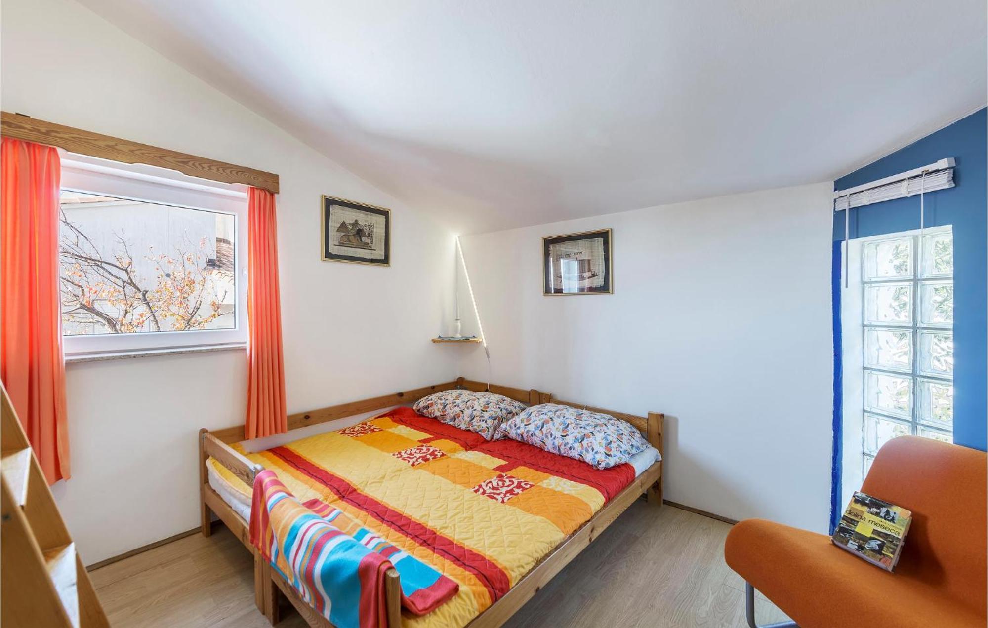 Beautiful Apartment In Barbariga With Kitchen Bagian luar foto