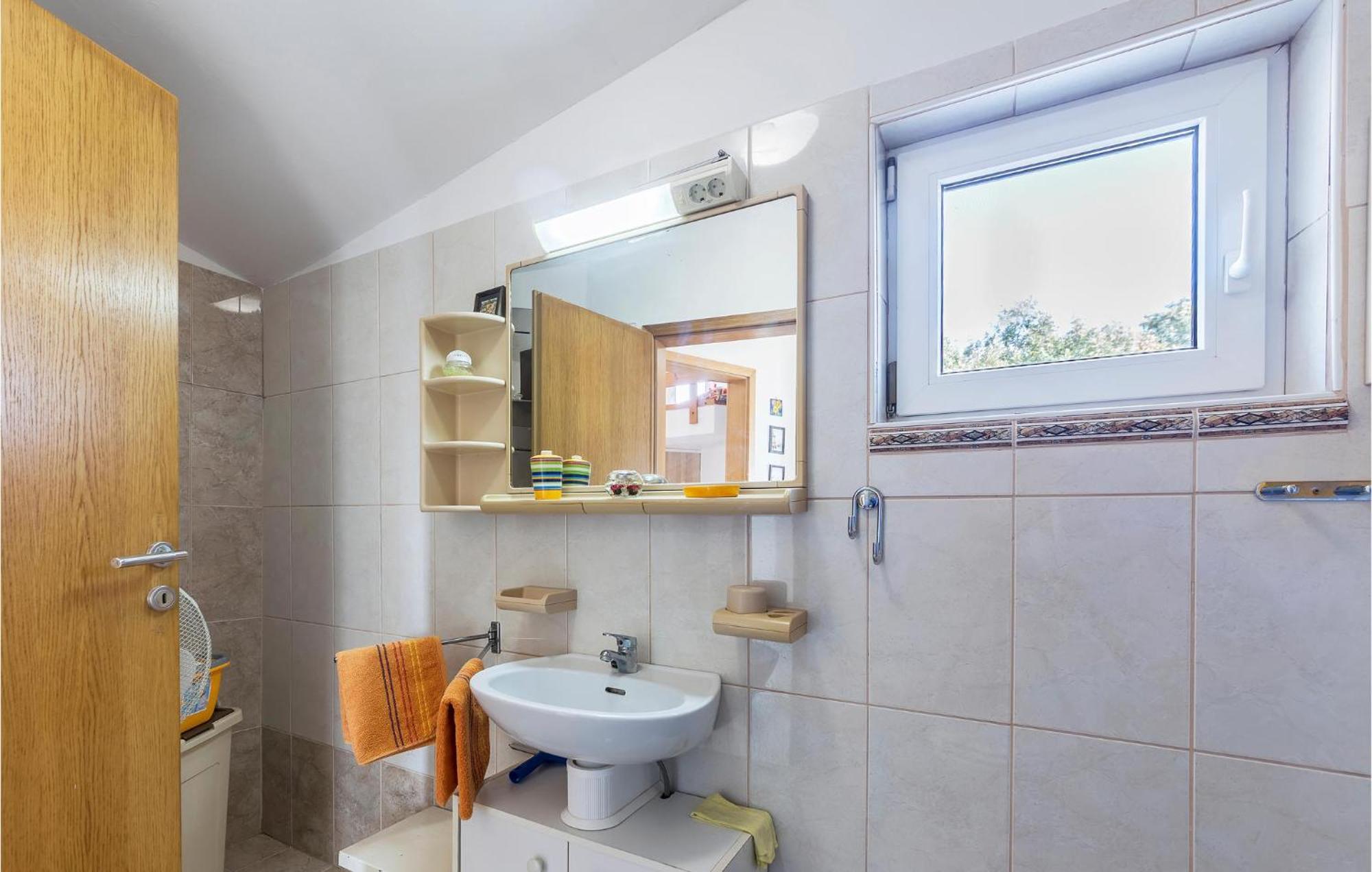 Beautiful Apartment In Barbariga With Kitchen Bagian luar foto